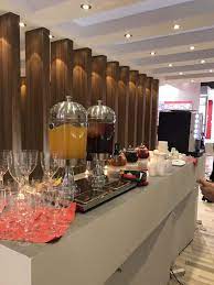 ارائه خدمات پذیرایی و تشریفات نمایشگاهی