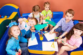 خدمات مراقبتی مربی شیرخوارگاه و مهدکودک